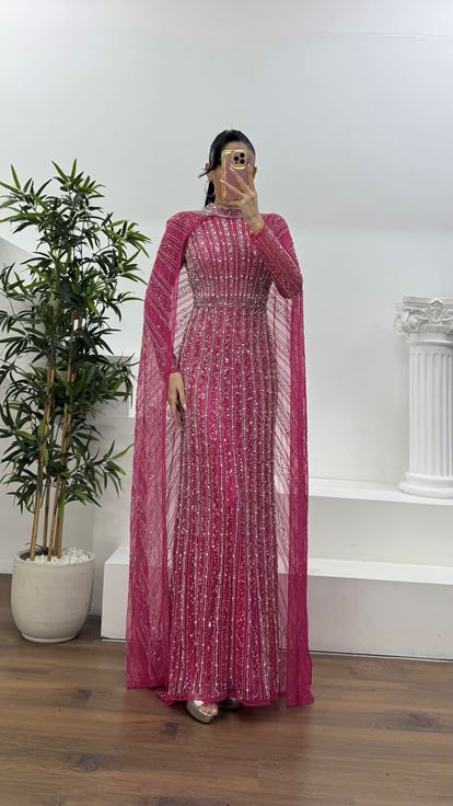 Fuşya Bisiklet Yaka Pelerinli Boncuk İşlemeli Abiye Elbise