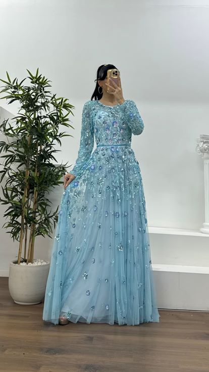 Mavi Çiçek Desenli ve Payet İşlemeli Bisiklet Yaka Tül Abiye Elbise