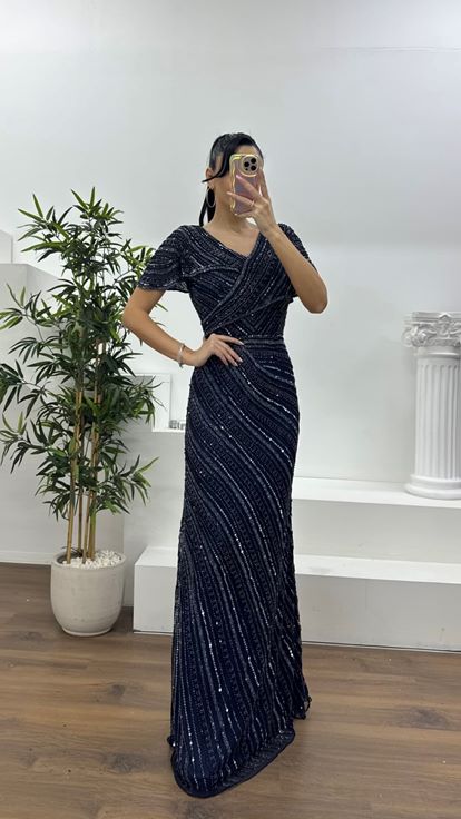 Lacivert V Yaka Kruvaze Detaylı Payet İşlemeli Uzun Abiye Elbise