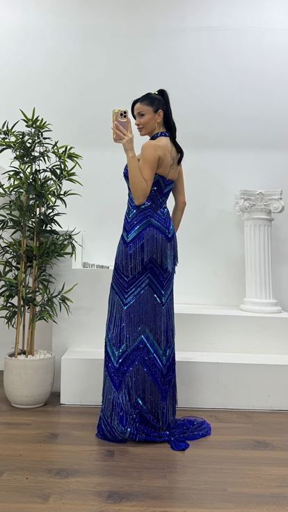 Saks Püskül Detaylı Boyundan Bağlamalı Abiye Elbise