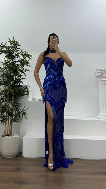 Saks Püskül Detaylı Boyundan Bağlamalı Abiye Elbise