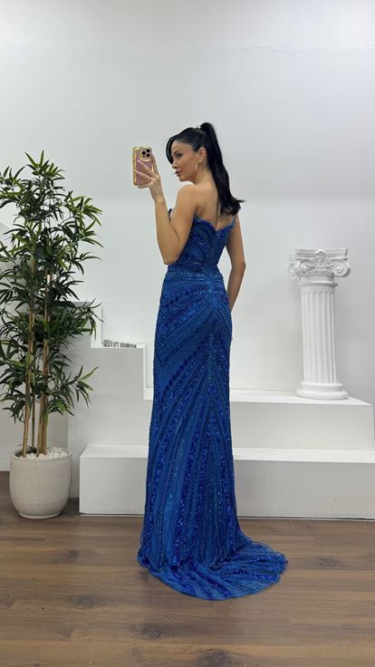 Saks Mavi Uzun Kuyruk Detaylı  Geometrik Taş İşlemeli Straplez  Abiye Elbise
