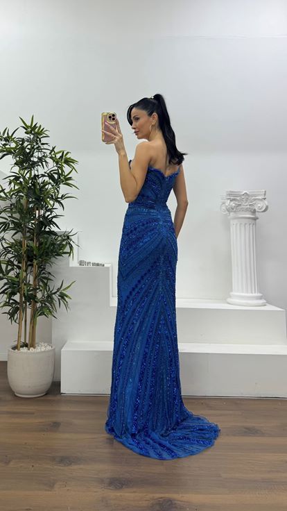 Saks Mavi Uzun Kuyruk Detaylı  Geometrik Taş İşlemeli Straplez  Abiye Elbise