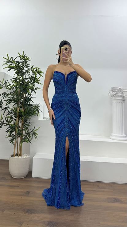 Saks Mavi Uzun Kuyruk Detaylı  Geometrik Taş İşlemeli Straplez  Abiye Elbise