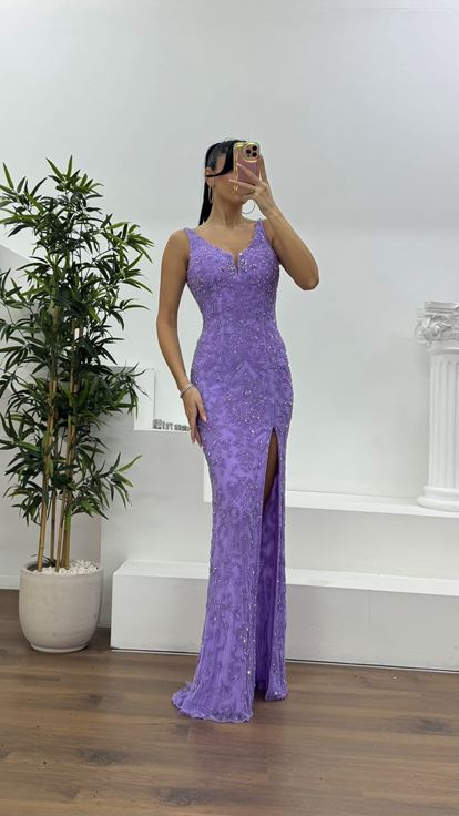 Lila Derin Dekolte Ve Yırtmaçlı Boncuk İşlemeli Abiye Elbise