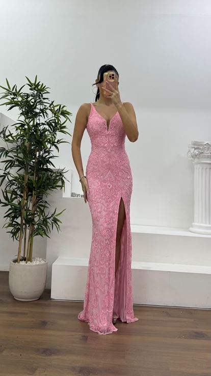 Pembe Derin Dekolte Ve Yırtmaçlı Boncuk İşlemeli Abiye Elbise