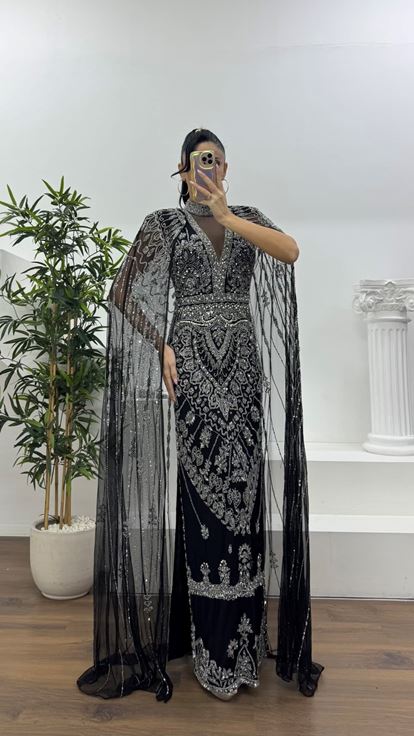 Siyah-Gümüş V Yaka Kısa Kollu, Pelerinli Abiye Elbise