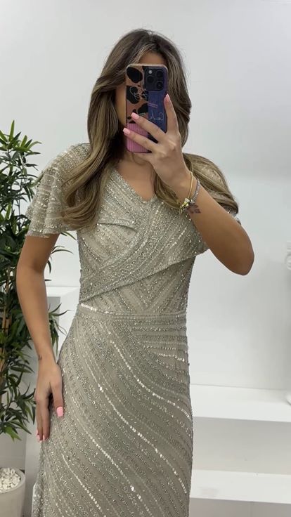 Gümüş V Yaka Kruvaze Detaylı Payet İşlemeli Uzun Abiye Elbise