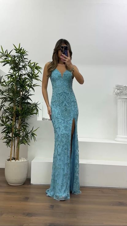 Mavi Derin Dekolte Ve Yırtmaçlı Boncuk İşlemeli Abiye Elbise