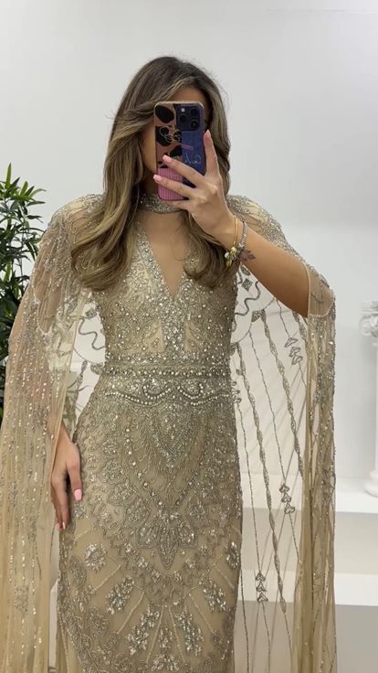 Krem V Yaka Kısa Kollu, Pelerinli Abiye Elbise