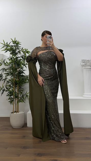 Haki Çiçek Detaylı Uzun Saten Pelerin Kollu Büyük Beden Abiye Elbise