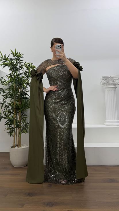 Haki Çiçek Detaylı Uzun Saten Pelerin Kollu Büyük Beden Abiye Elbise