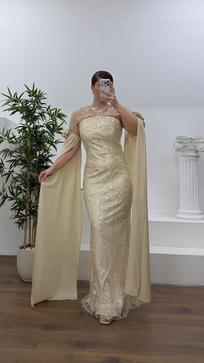 Gold Çiçek Detaylı Uzun Saten Pelerin Kollu Büyük Beden Abiye Elbise