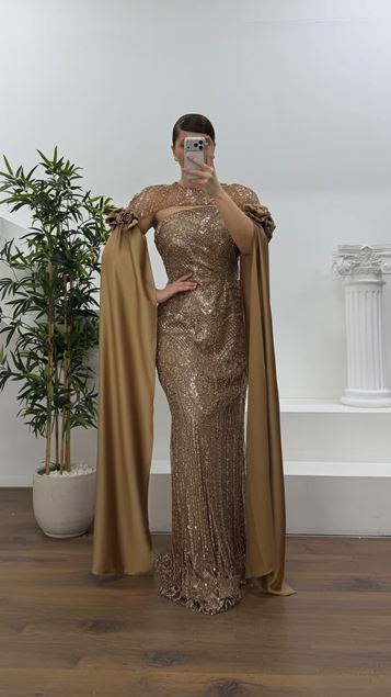 Kahverengi Çiçek Detaylı Uzun Saten Pelerin Kollu Büyük Beden Abiye Elbise