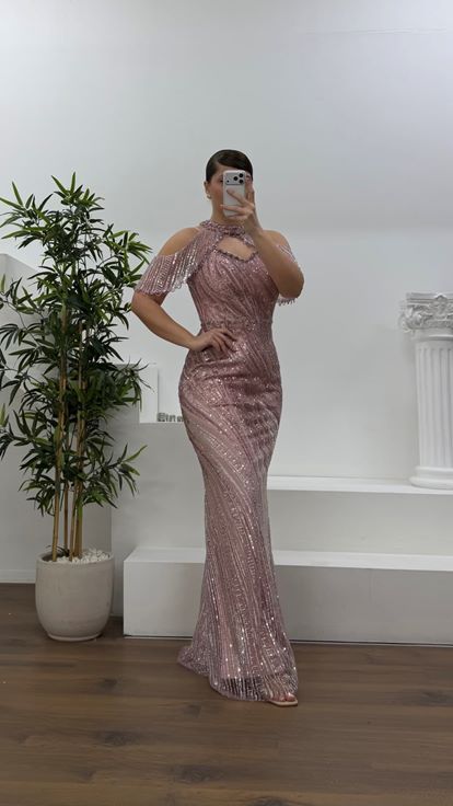 Pudra Halter Yaka Şal Detaylı Pul Payet Büyük Beden Abiye Elbise