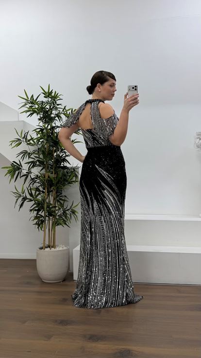 Siyah Halter Yaka Şal Detaylı Pul Payet Büyük Beden Abiye Elbise