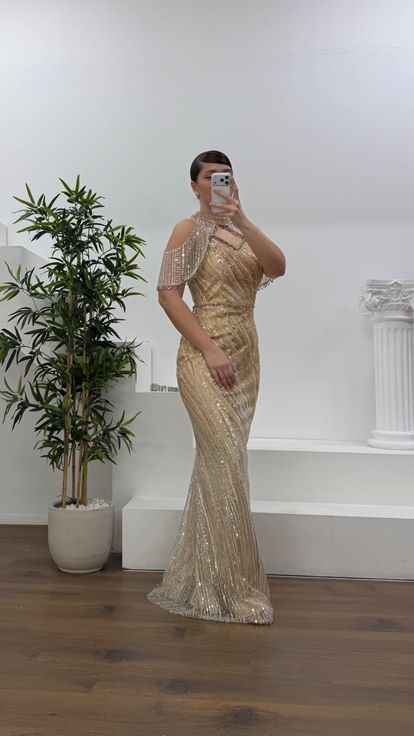 Gold Halter Yaka Şal Detaylı Pul Payet Büyük Beden Abiye Elbise