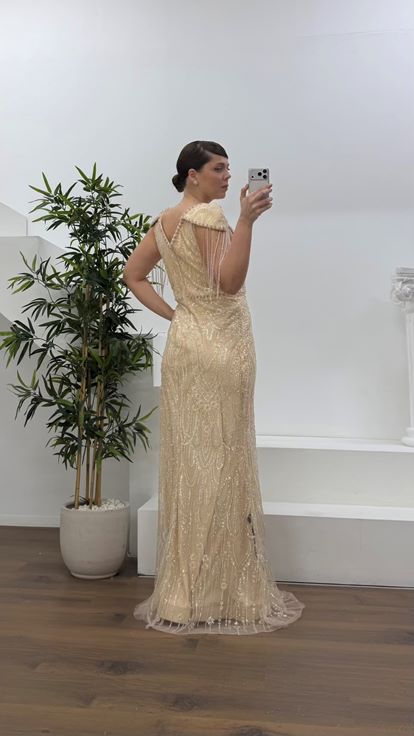 Gold V Yaka   Zincir Püskül Detaylı Abiye Elbise