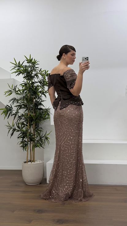 Kahverengi Düşük Omuz Şerit Katmanlı Korse Form Payetli Büyük Beden Abiye Elbise