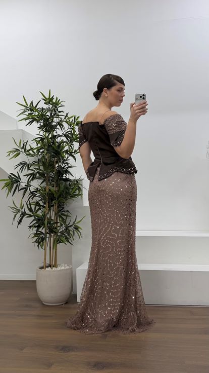 Kahverengi Düşük Omuz Şerit Katmanlı Korse Form Payetli Büyük Beden Abiye Elbise