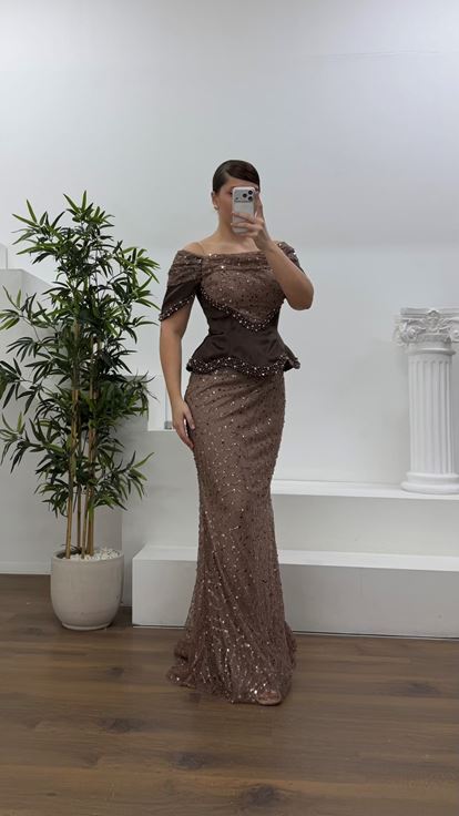 Kahverengi Düşük Omuz Şerit Katmanlı Korse Form Payetli Büyük Beden Abiye Elbise