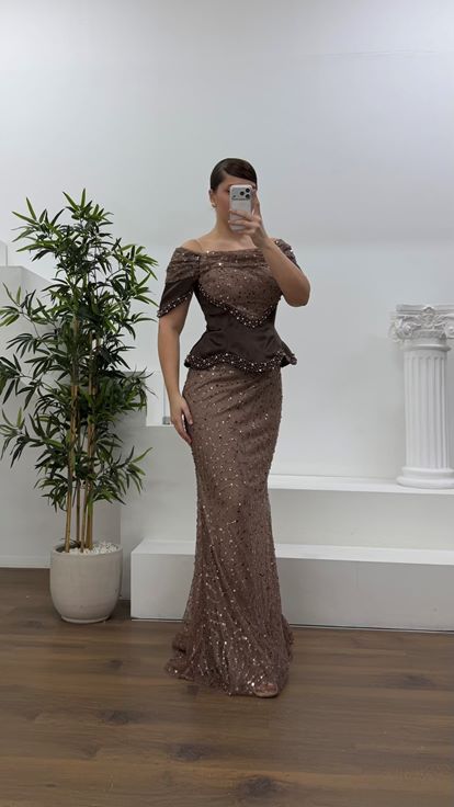 Kahverengi Düşük Omuz Şerit Katmanlı Korse Form Payetli Büyük Beden Abiye Elbise