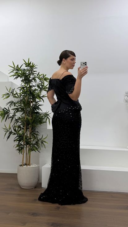 Siyah Düşük Omuz Şerit Katmanlı Korse Form Payetli Büyük Beden Abiye Elbise