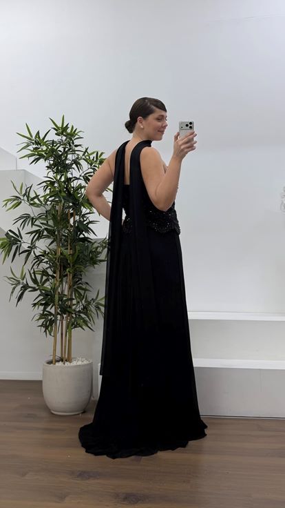 Siyah Kalp Yaka Boncuk İşlemeli Şifon Etekli Uzun Büyük Beden Abiye Elbise