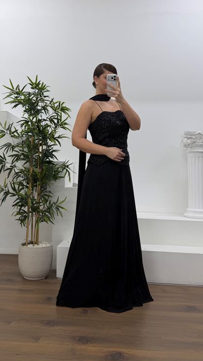 Siyah Kalp Yaka Boncuk İşlemeli Şifon Etekli Uzun Büyük Beden Abiye Elbise