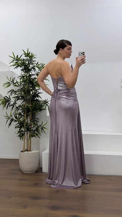 Lila Asimetrik Kavis Drapeli Straplez Büyük Beden Abiye Elbise