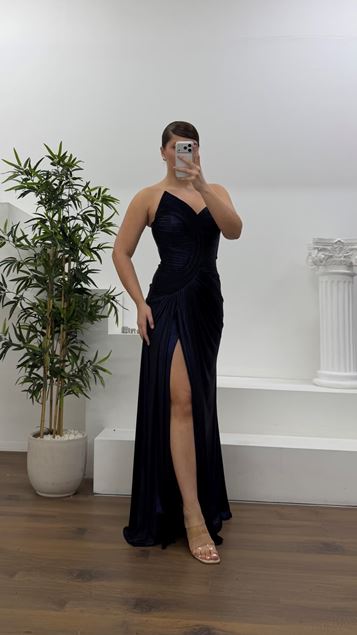 Vestido de noche azul marino asimétrico  curvo  drapeado  sin tirantes  talla grande