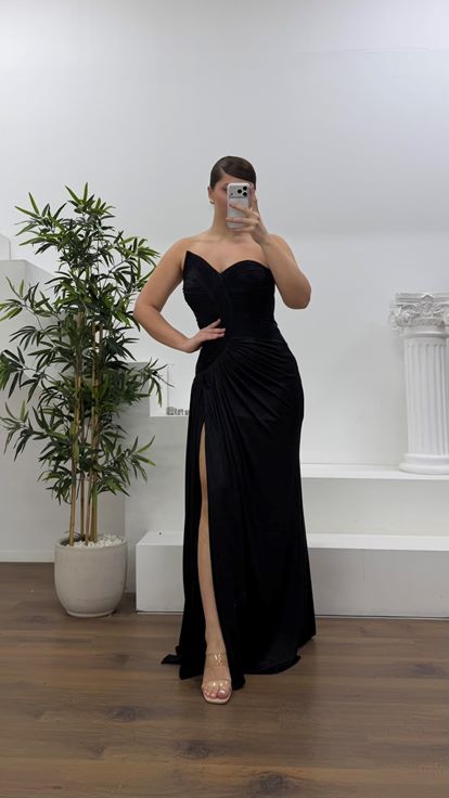 Siyah Asimetrik Kavis Drapeli Straplez Büyük Beden Abiye Elbise