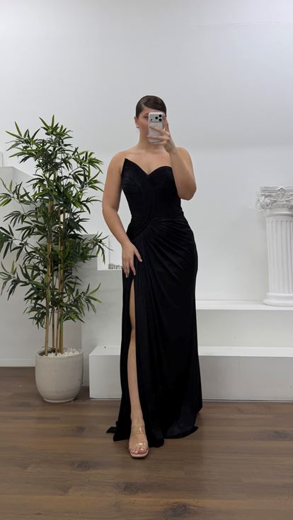 Siyah Asimetrik Kavis Drapeli Straplez Büyük Beden Abiye Elbise