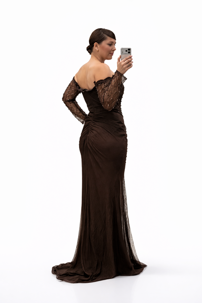 Kahverengi İnci İşlemeli Kayık Yaka Drapeli Uzun Dantel Büyük Beden Abiye Elbise