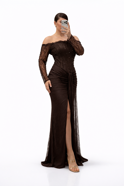 Kahverengi İnci İşlemeli Kayık Yaka Drapeli Uzun Dantel Büyük Beden Abiye Elbise