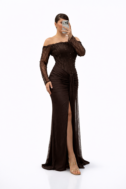 Kahverengi İnci İşlemeli Kayık Yaka Drapeli Uzun Dantel Büyük Beden Abiye Elbise