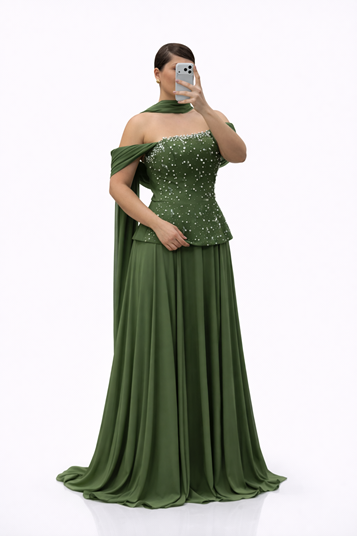 Vestido de noche largo de gasa con peplum y adornos de perlas color caqui  talla grande