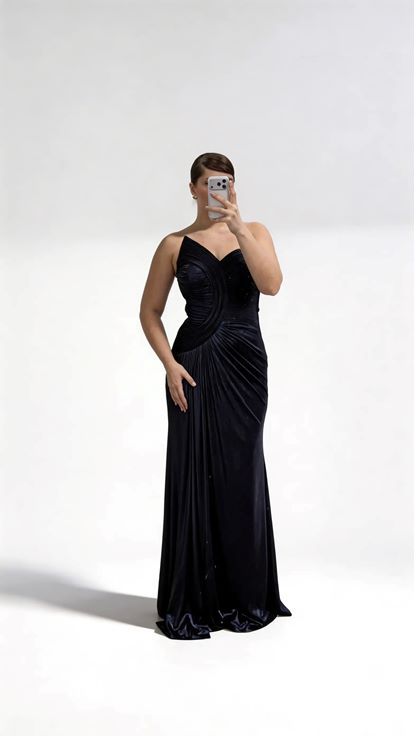 Marineblaues  asymmetrisches  geschwungenes  drapiertes  trägerloses Abendkleid in Übergröße