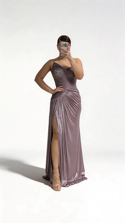Lilafarbenes  asymmetrisches  geschwungenes  drapiertes  trägerloses Abendkleid in Übergröße