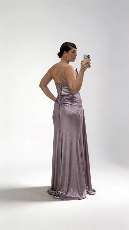 Lilafarbenes  asymmetrisches  geschwungenes  drapiertes  trägerloses Abendkleid in Übergröße