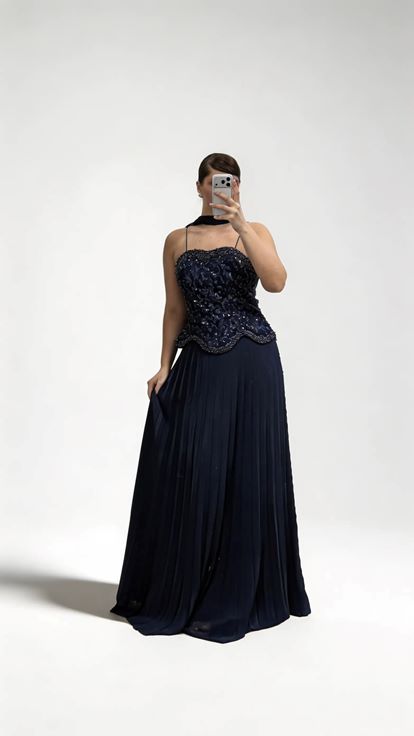 Marineblaues langes Abendkleid in Übergröße mit Herzausschnitt  Perlenbesatz am Chiffonrock