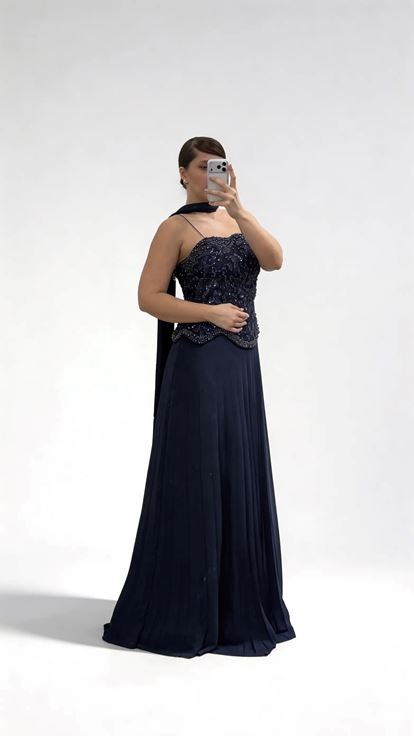 Marineblaues langes Abendkleid in Übergröße mit Herzausschnitt  Perlenbesatz am Chiffonrock