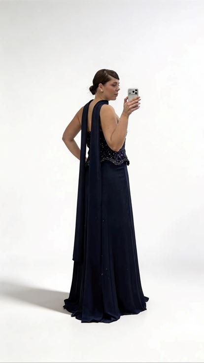 Marineblaues langes Abendkleid in Übergröße mit Herzausschnitt  Perlenbesatz am Chiffonrock