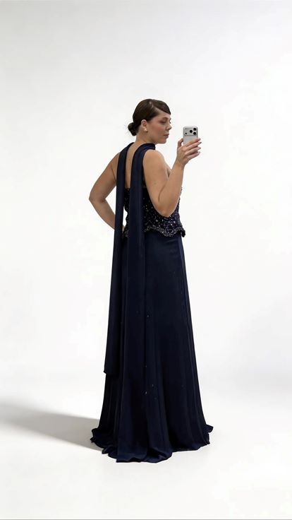 Marineblaues langes Abendkleid in Übergröße mit Herzausschnitt  Perlenbesatz am Chiffonrock