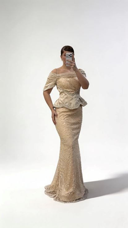 Goldenes  schulterfreies  mehrlagiges Pailletten Abendkleid in Korsettform in Übergröße