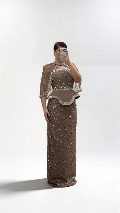 Braunes  trägerloses Pailletten Abendkleid in Übergröße mit Cape