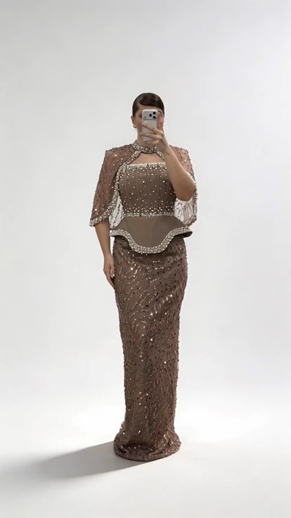 Braunes  trägerloses Pailletten Abendkleid in Übergröße mit Cape