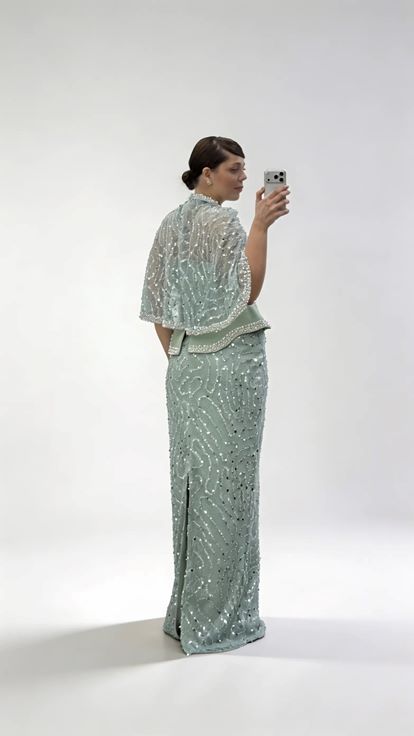 Mintgrünes  trägerloses Pailletten Abendkleid in Übergröße mit Cape