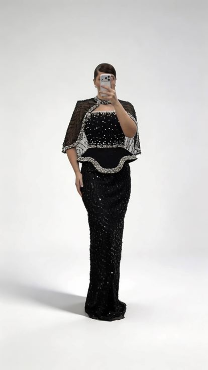 Schwarzes  trägerloses Pailletten Abendkleid in Übergröße mit Cape