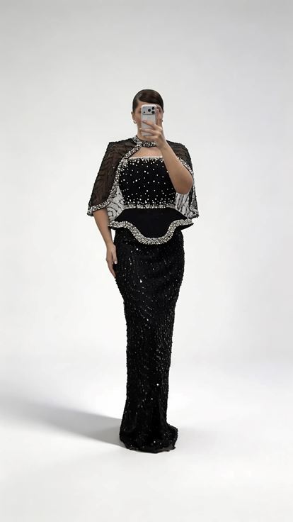 Schwarzes  trägerloses Pailletten Abendkleid in Übergröße mit Cape